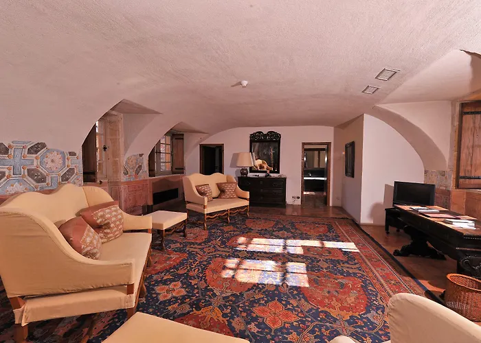 Chateau De Hotel Bagnols (Rhone)