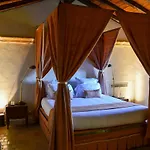Chateau De Hotel 5*