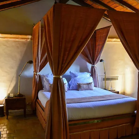 Chateau De Hotel 5*