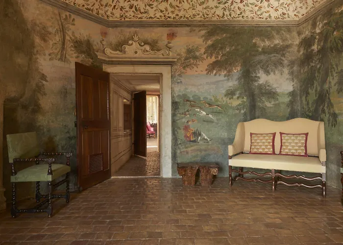 Chateau De Hotel 5*